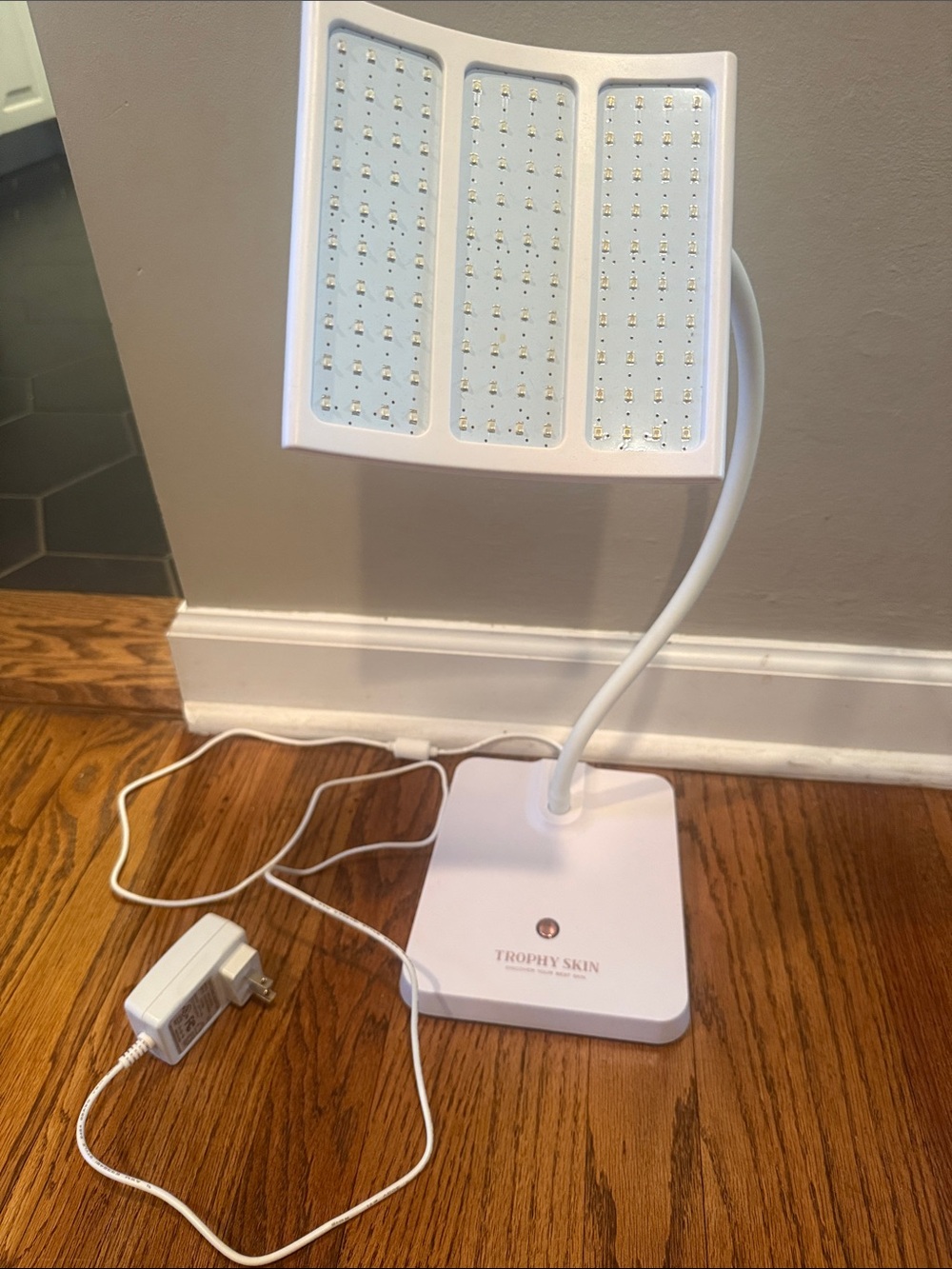 Trophy Skin White LED Therapy Lamp
